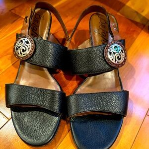 Brighton Size 8 Sandals with Scrolled Emblem